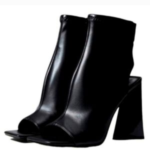 Steve Madden Women's Leather Transfer Boot Pump SIZE- 8